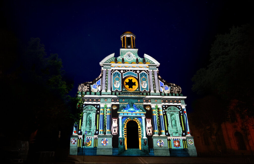 Projection sur l'église à Vallauris (06)